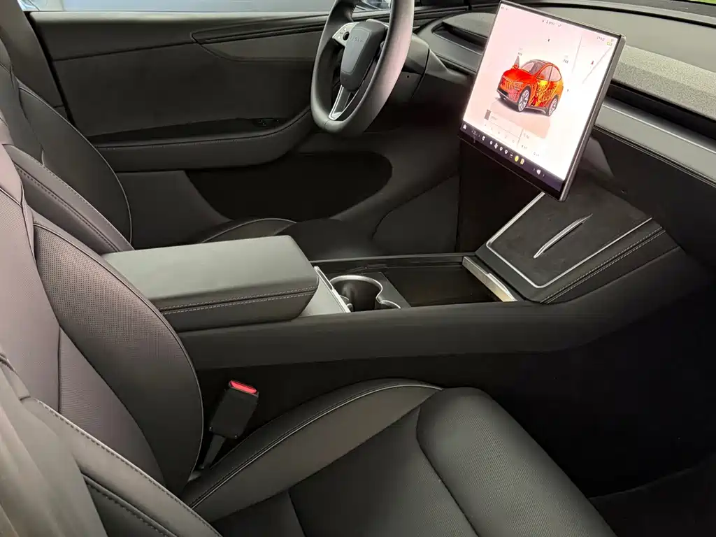 Tesla Model Y L — миниатюра 7