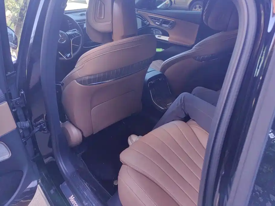 Mercedes-Benz E-Class — миниатюра 11