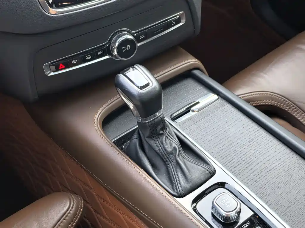 Volvo XC90 — миниатюра 10