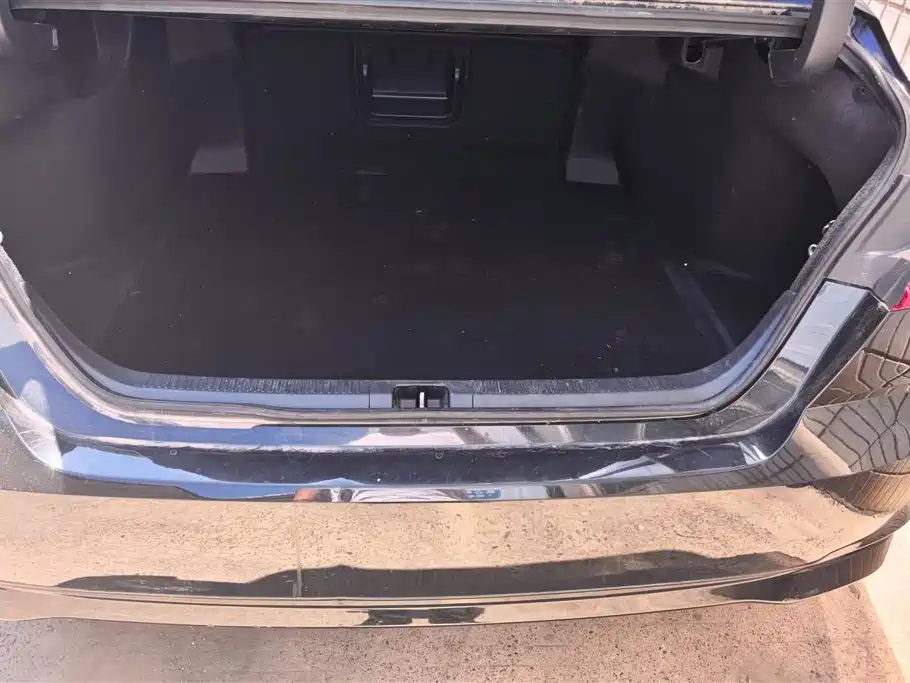 Toyota Camry 2024 2.0HE Elite