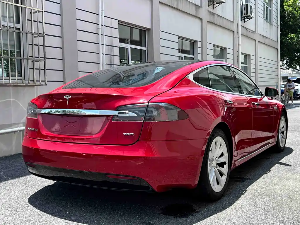 Tesla Model S — миниатюра 5
