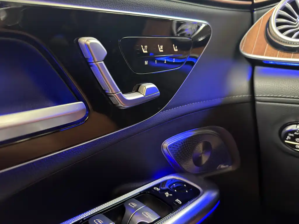 Mercedes-Benz EQE SUV — миниатюра 9