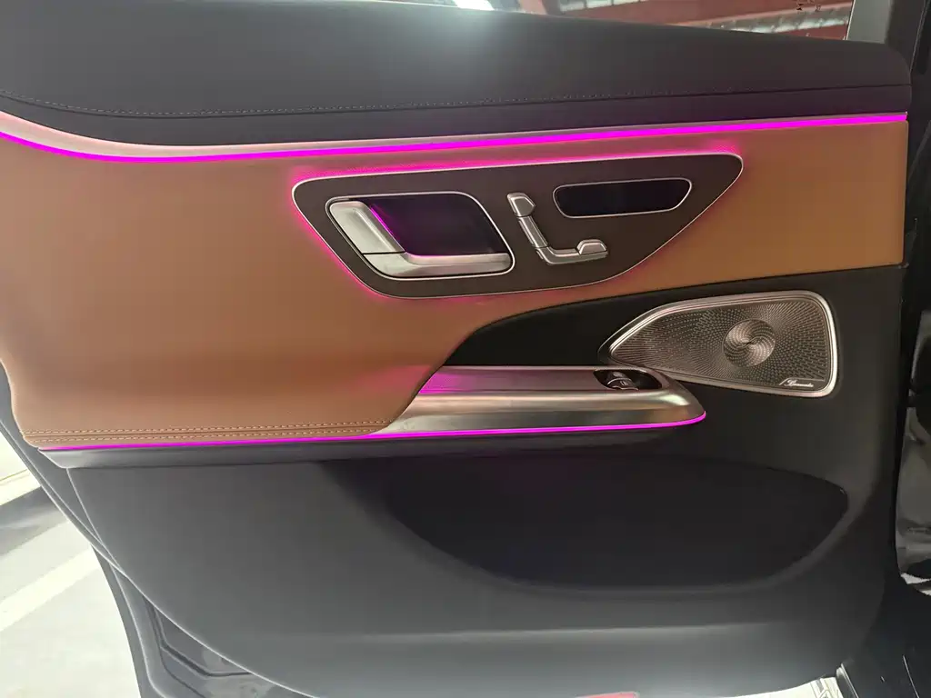 Mercedes-Benz E-Class — миниатюра 11