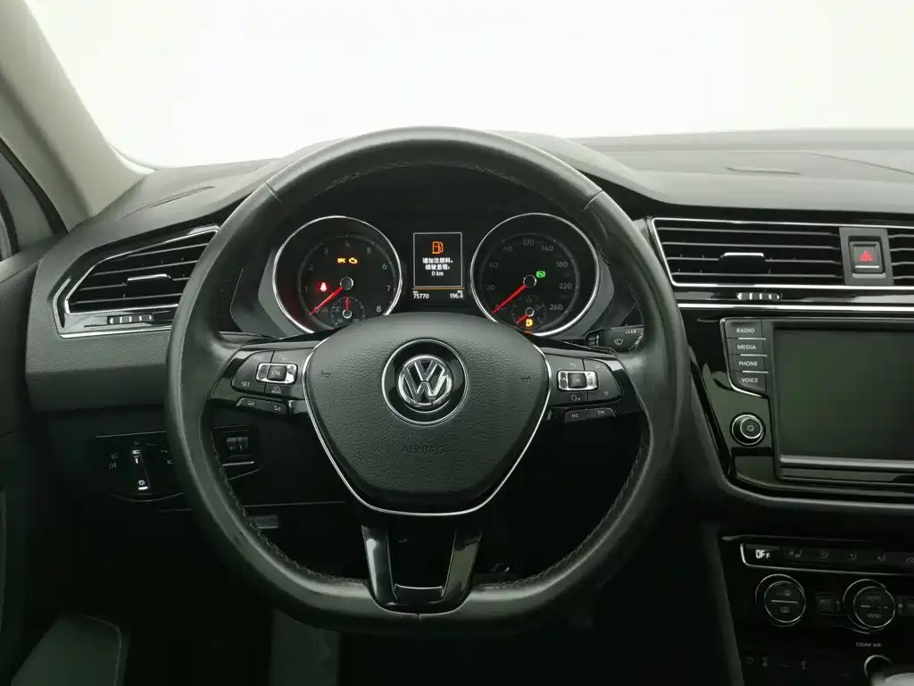 Volkswagen Tiguan L — миниатюра 11