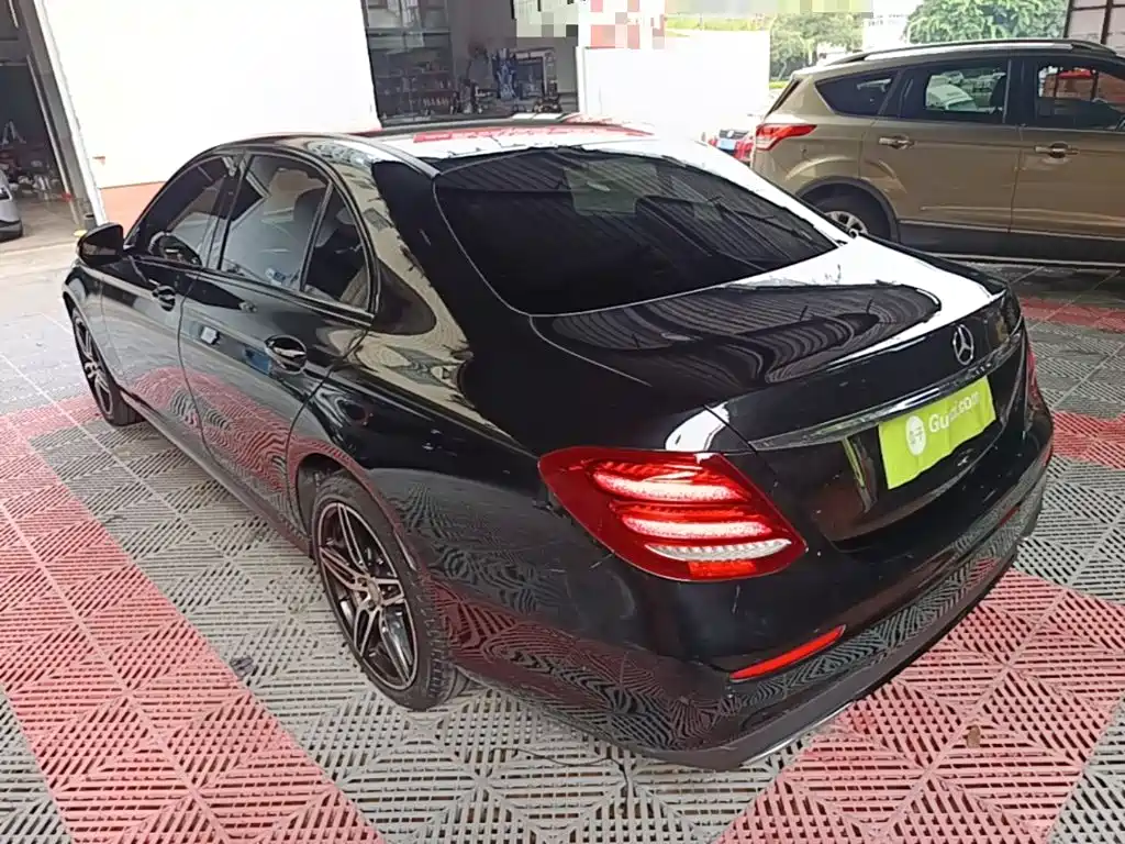 Mercedes-Benz E-Class — миниатюра 5
