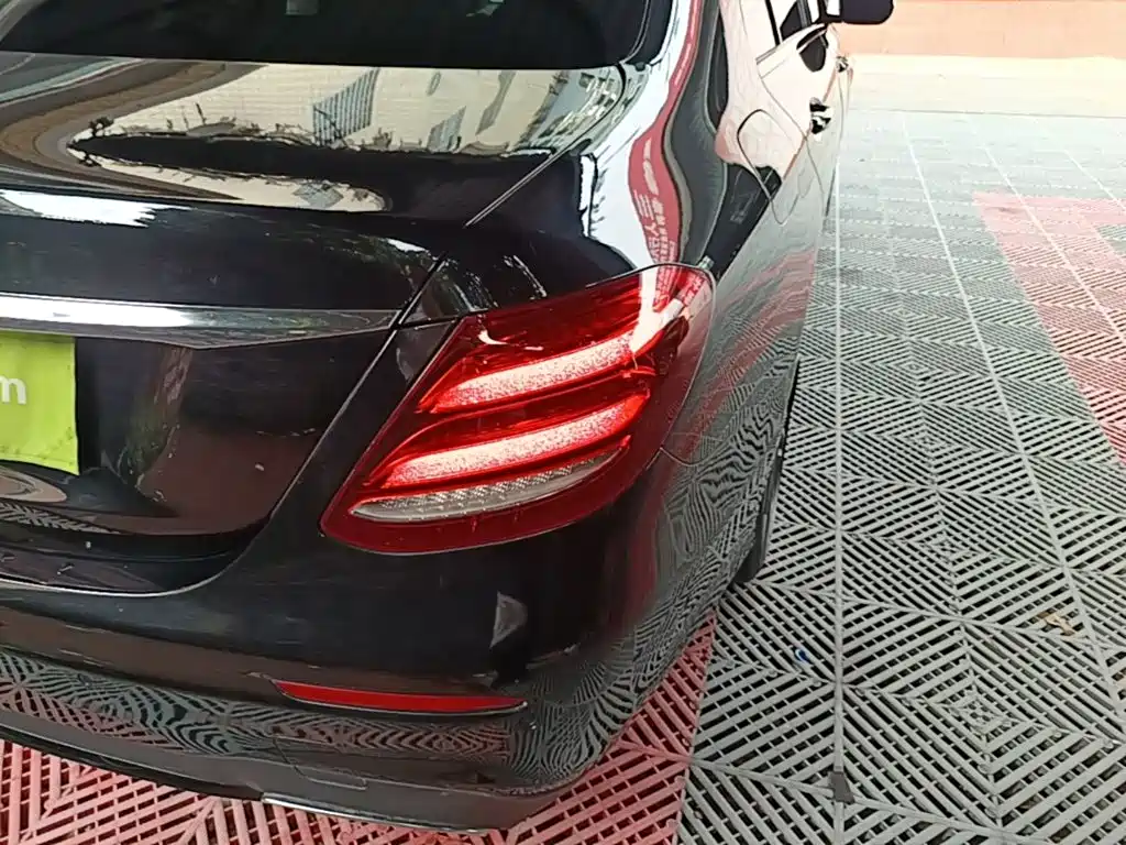 Mercedes-Benz E-Class — миниатюра 8