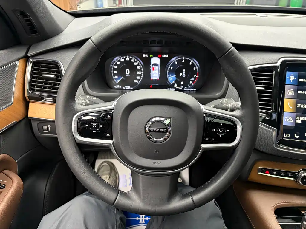 Volvo XC90 — миниатюра 10