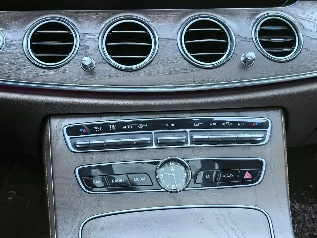 MERCEDES-BENZ E CLASS