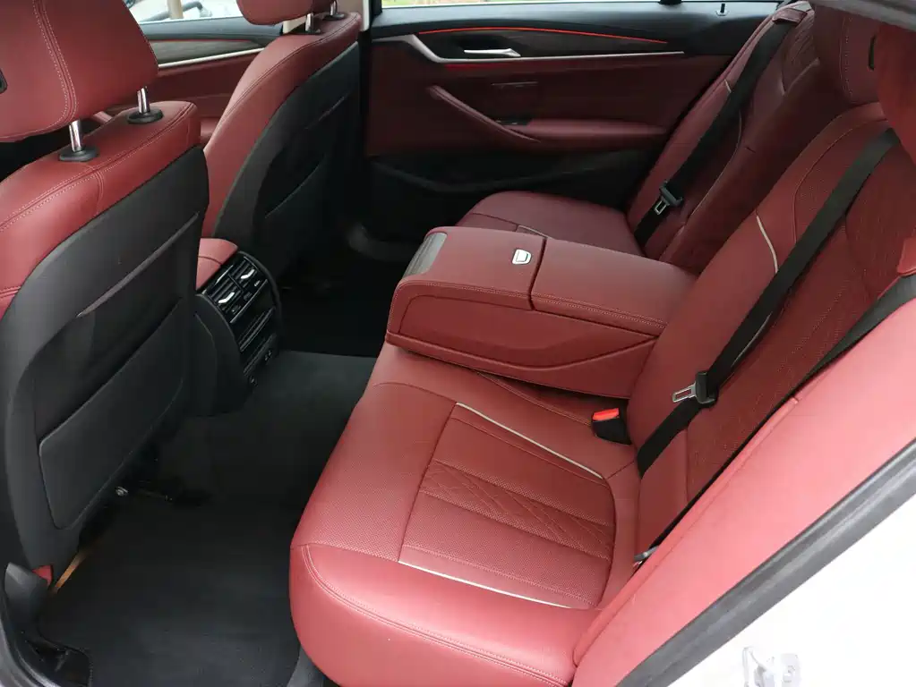 BMW 5 Series New Energy — миниатюра 7