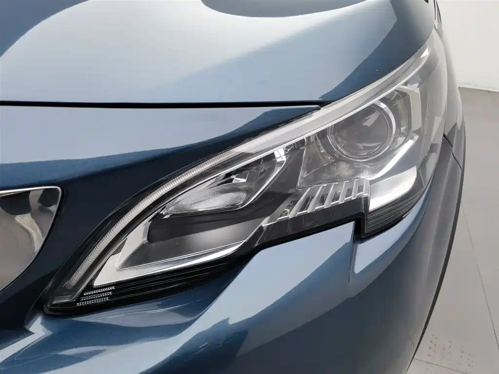 Peugeot 5008 2017 380THP 7 мест