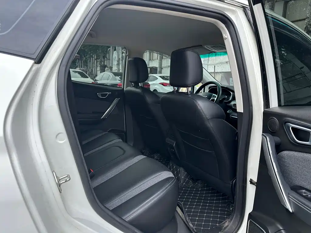 BAIC EX3 — миниатюра 14