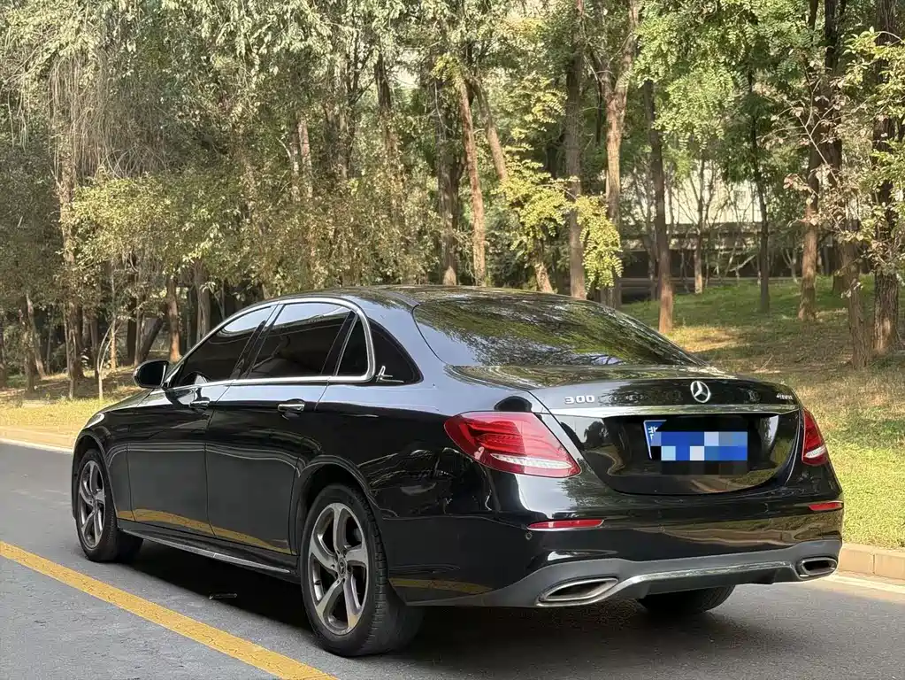 Mercedes-Benz E-Class — миниатюра 3