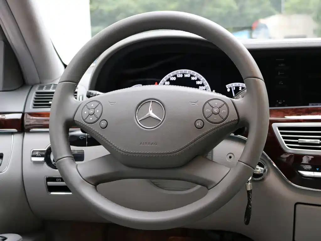 Mercedes-Benz S-Class — миниатюра 13