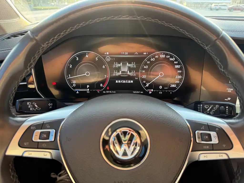Volkswagen Touareg — миниатюра 7