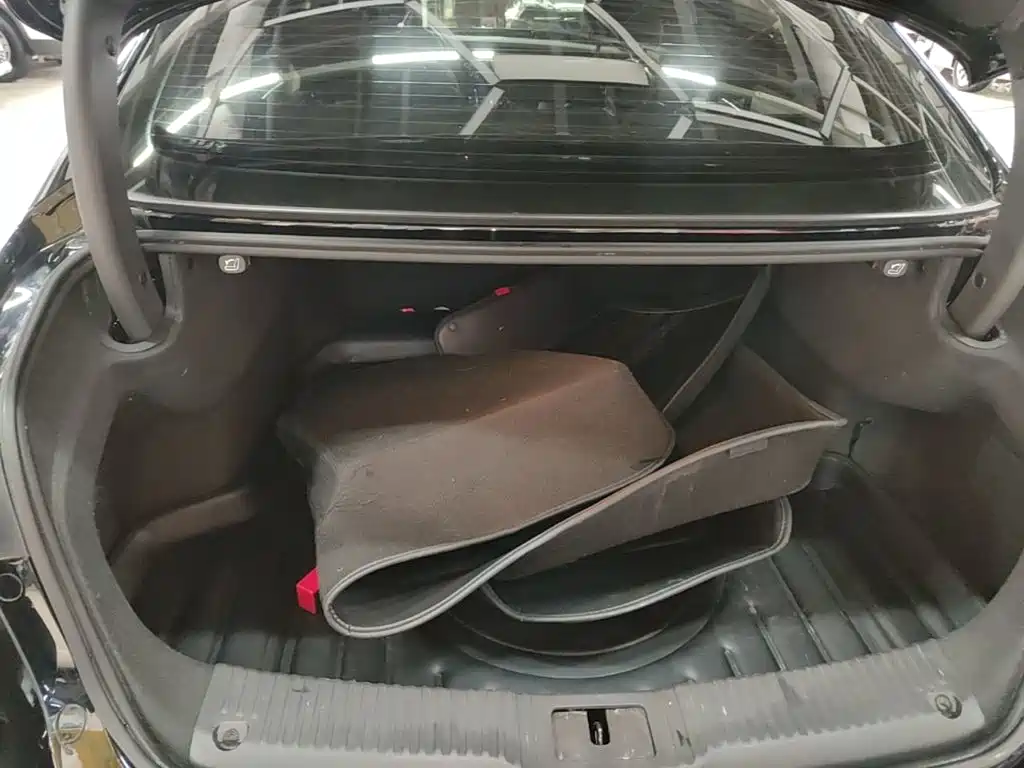 Hongqi Hongqi H5 — миниатюра 19