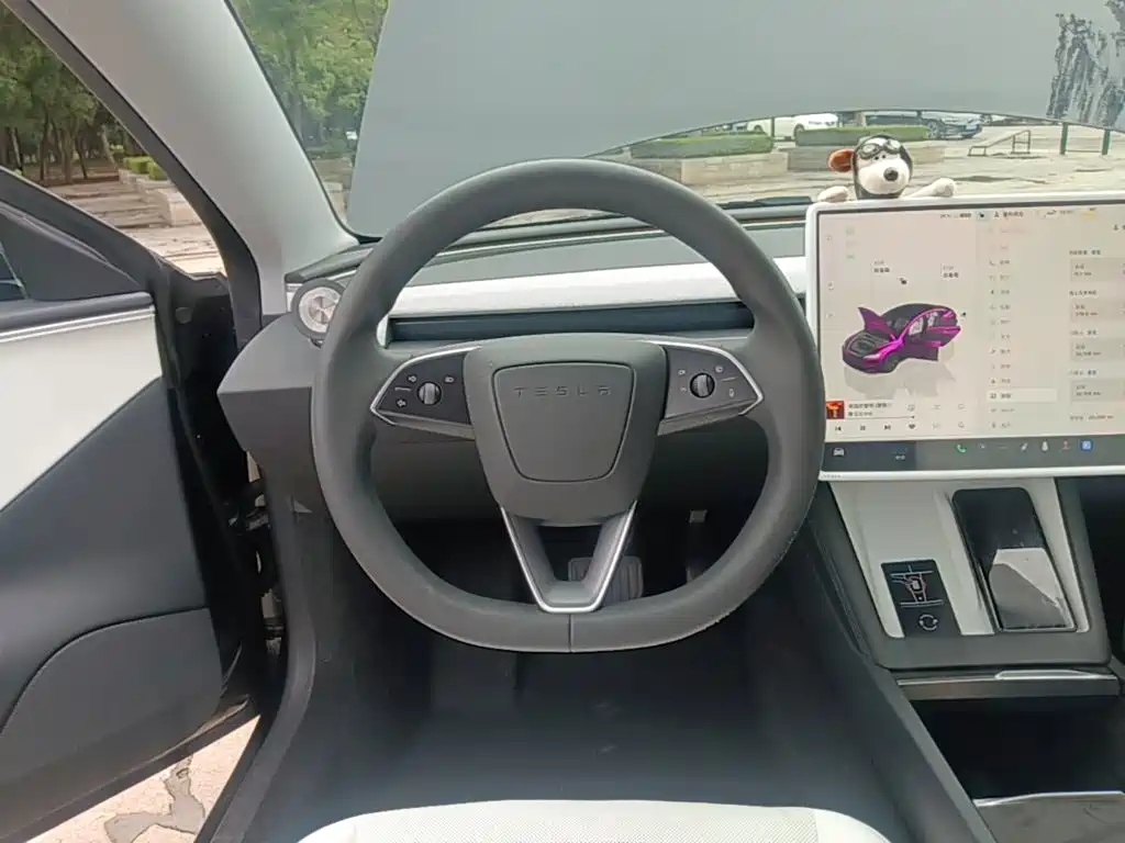 Tesla Model 3 — миниатюра 11