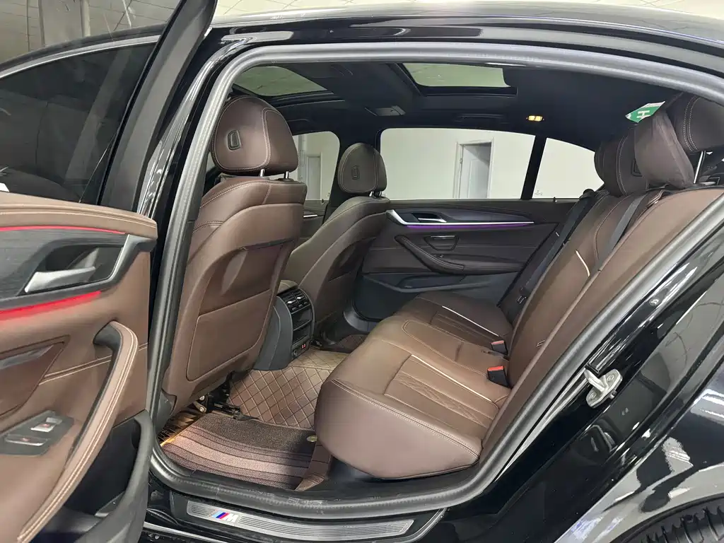 BMW 5 Series — миниатюра 6