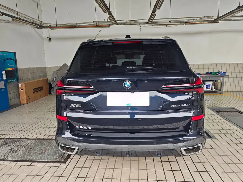 BMW X5 2023 xDrive 30Li Premium M Sport