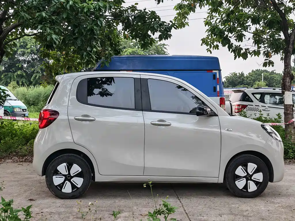 Wuling MINIEV — миниатюра 7