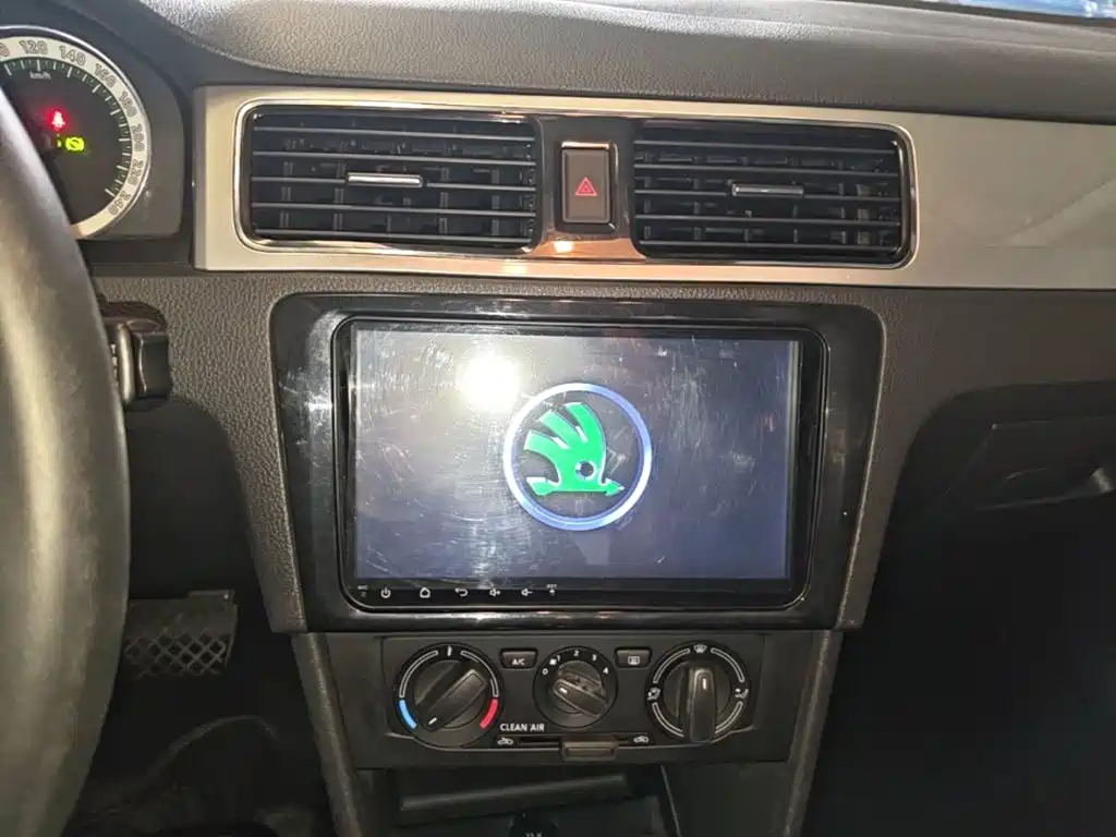 Skoda Rapid — миниатюра 13