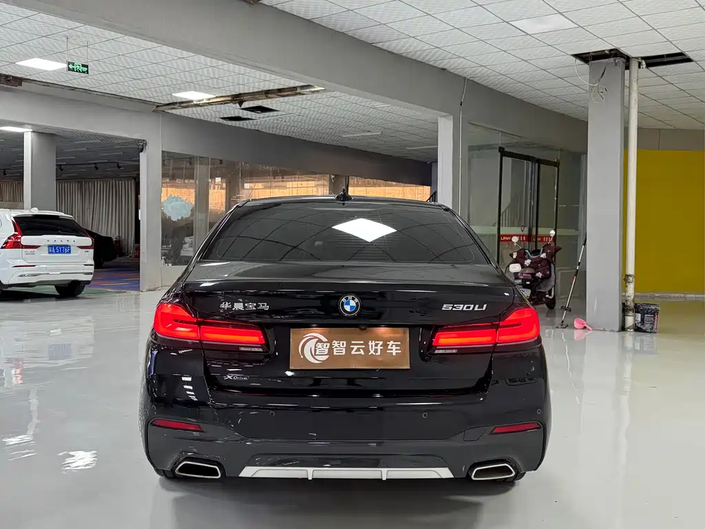 BMW 5 Series — миниатюра 8
