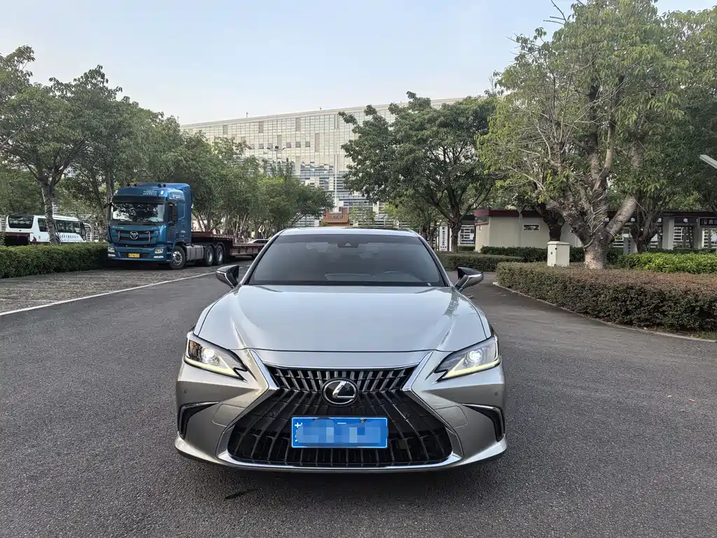 LEXUS  ES