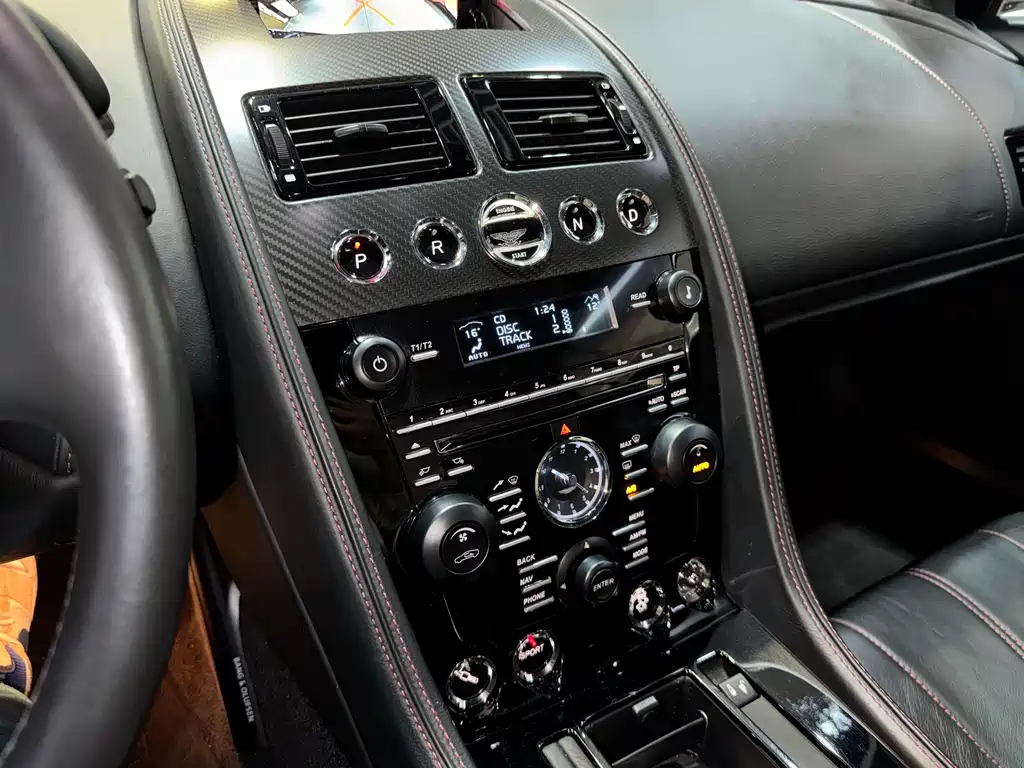 Aston Martin DB9 — миниатюра 13