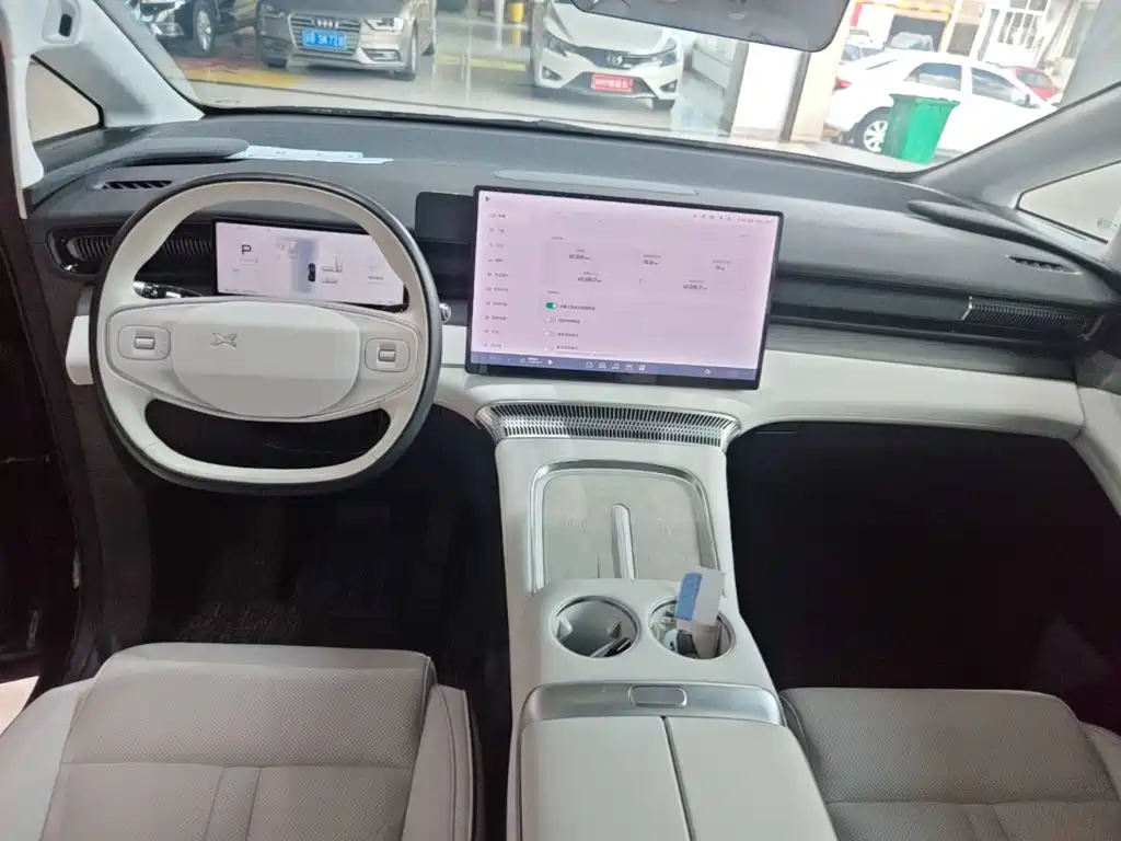 XPeng X9 — миниатюра 10