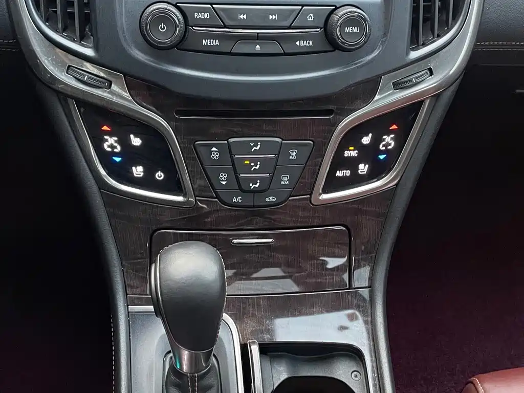 Buick LaCrosse — миниатюра 13