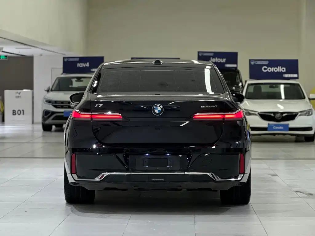 BMW i7 — миниатюра 20