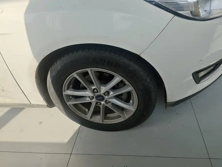 Ford Focus — миниатюра 6