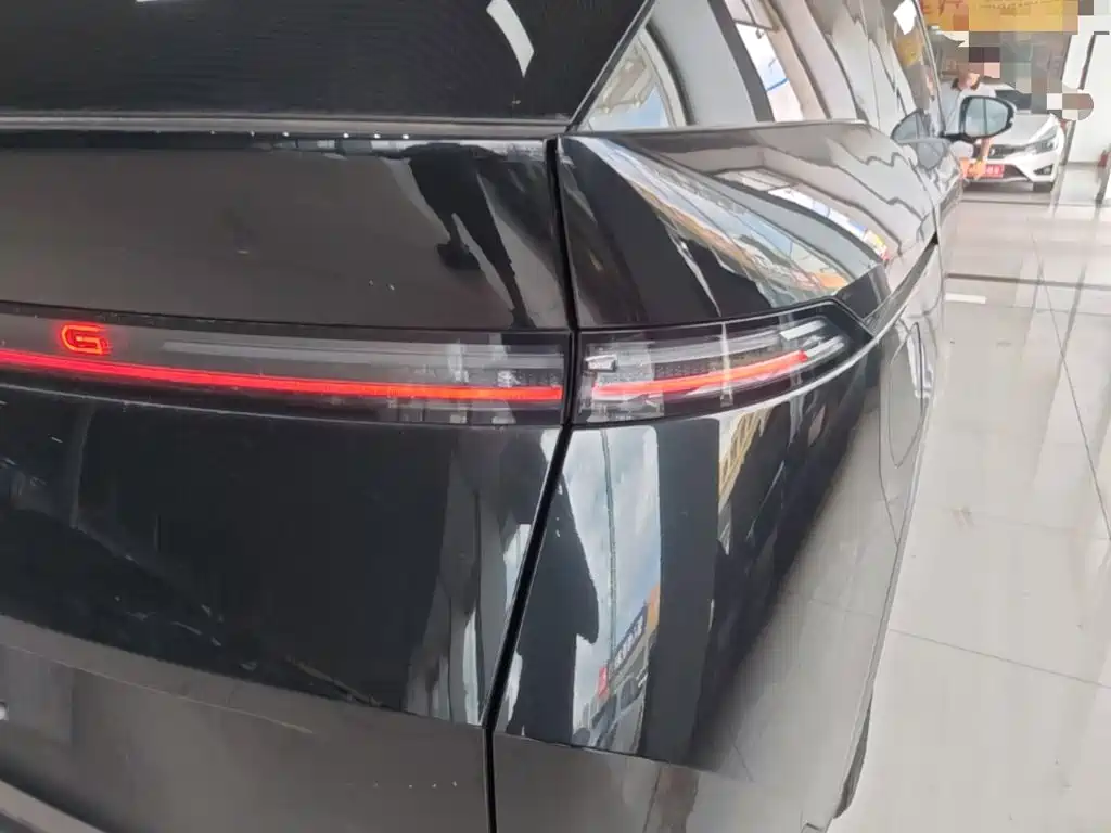 XPeng X9 — миниатюра 8