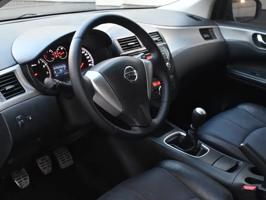 Nissan Tiida — миниатюра 9