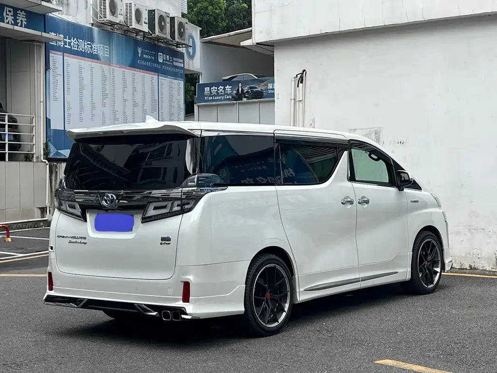 Toyota Vellfire — миниатюра 17