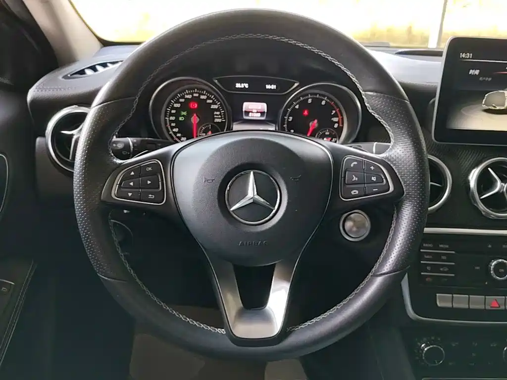Mercedes-Benz GLA — миниатюра 11