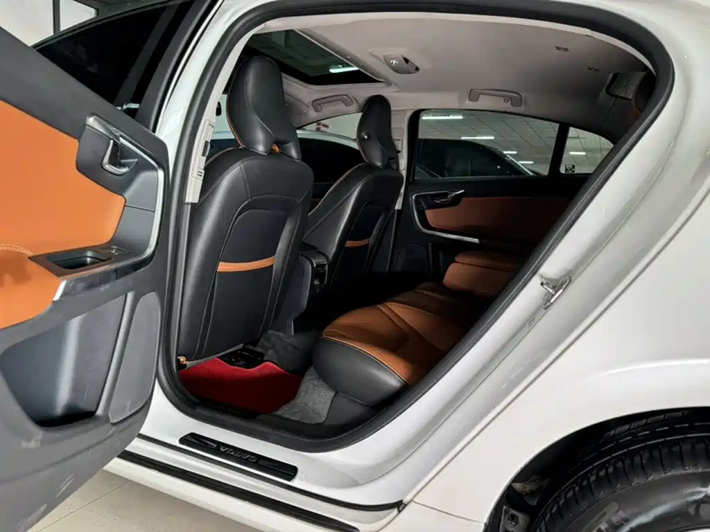 Volvo S60 — миниатюра 9
