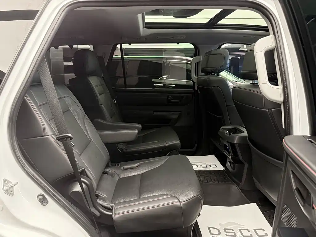 Toyota Sequoia — миниатюра 12