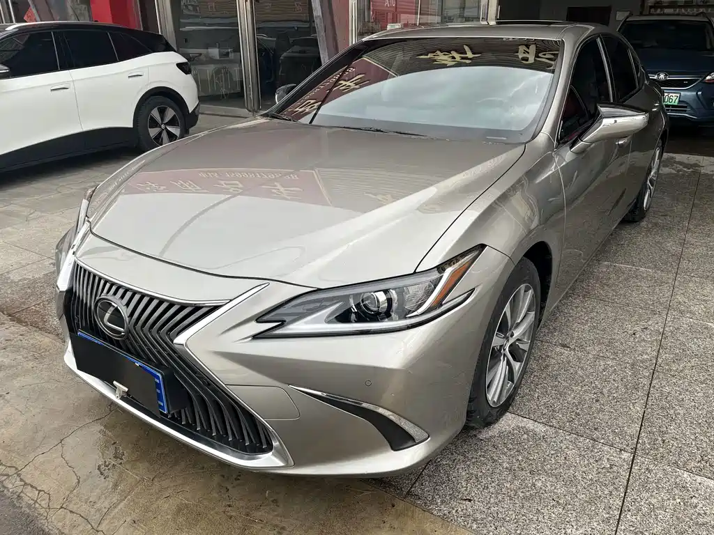 Lexus ES — миниатюра 7