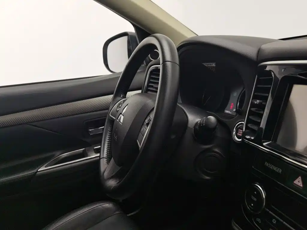 Mitsubishi Outlander (Import) — миниатюра 22