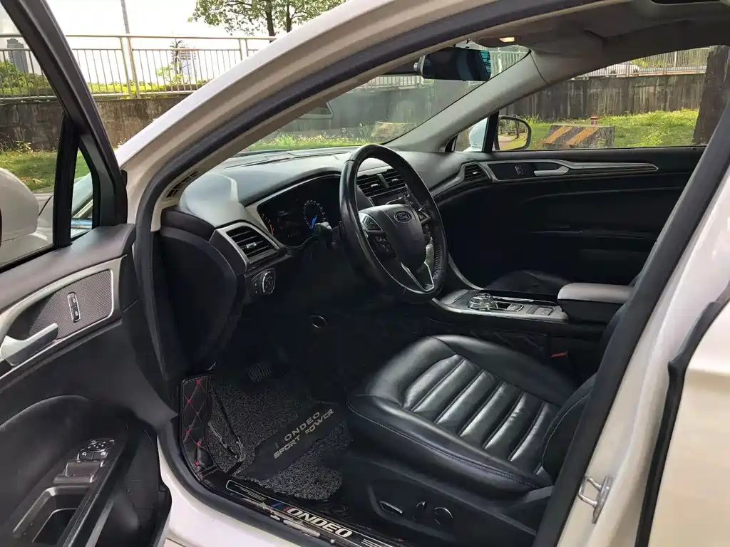 Ford Mondeo — миниатюра 7