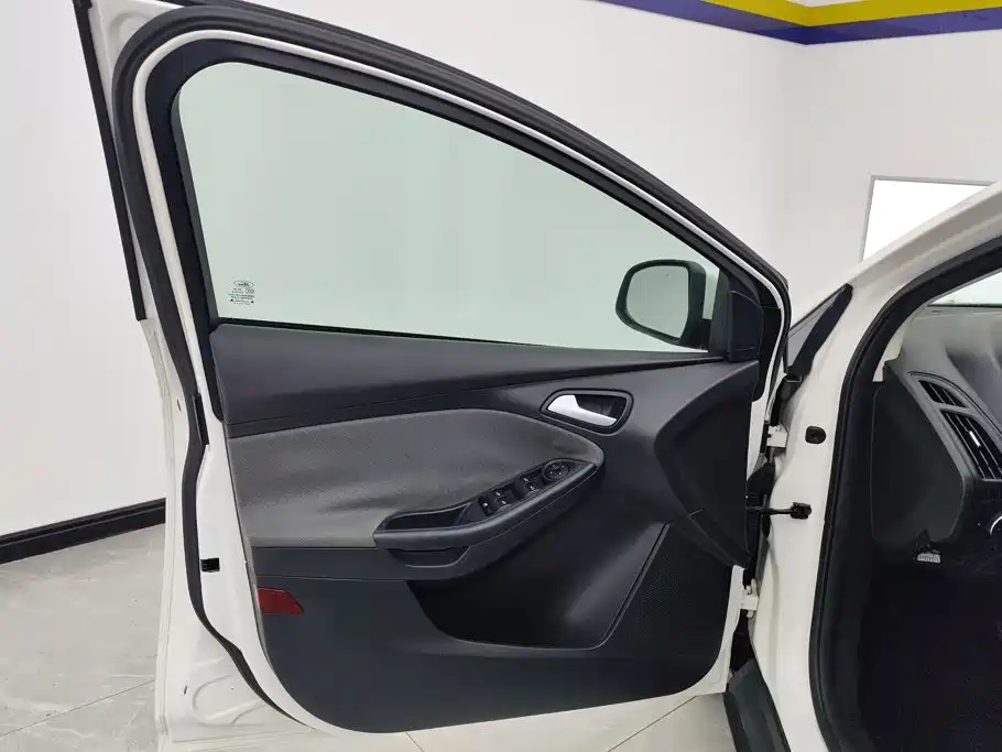 Ford Focus — миниатюра 7