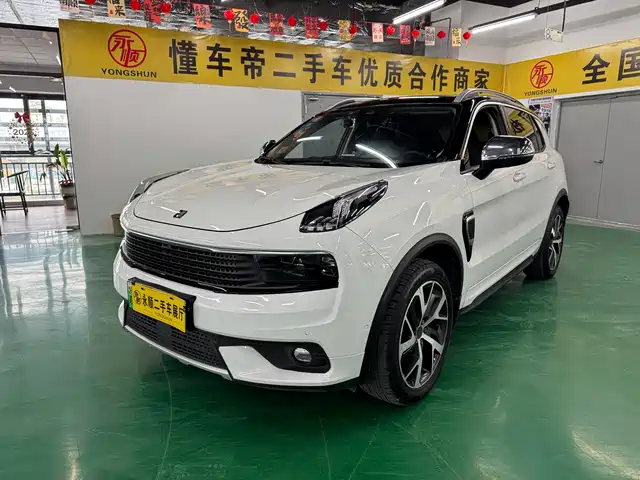 2019 Lynk & Co 01