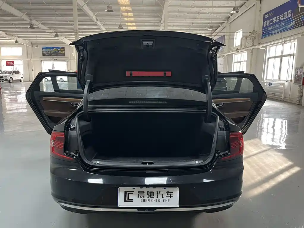 Volvo S90 — миниатюра 15