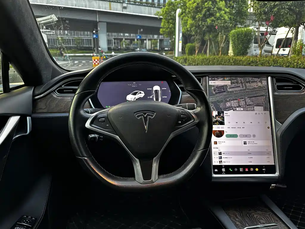 Tesla Model S — миниатюра 13