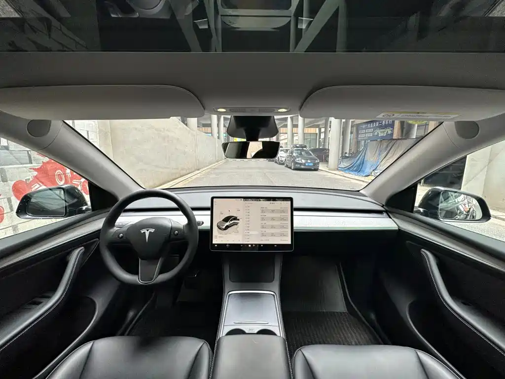 Tesla Model Y 2024 — фото 11