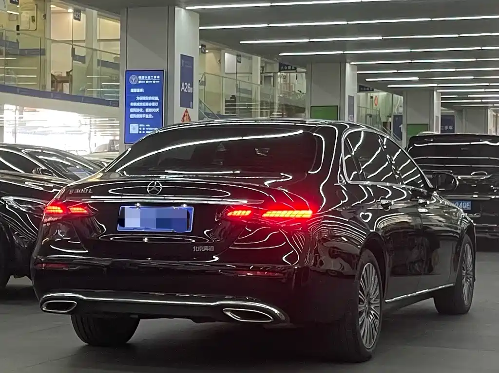 MERCEDES-BENZ E CLASS