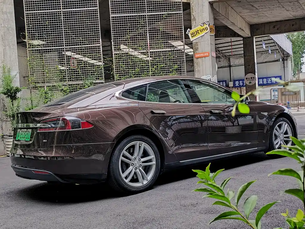 Tesla Model S — миниатюра 7