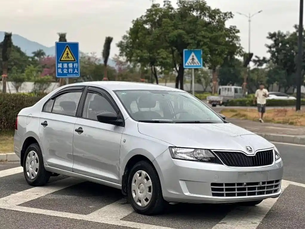 Skoda Rapid — миниатюра 3