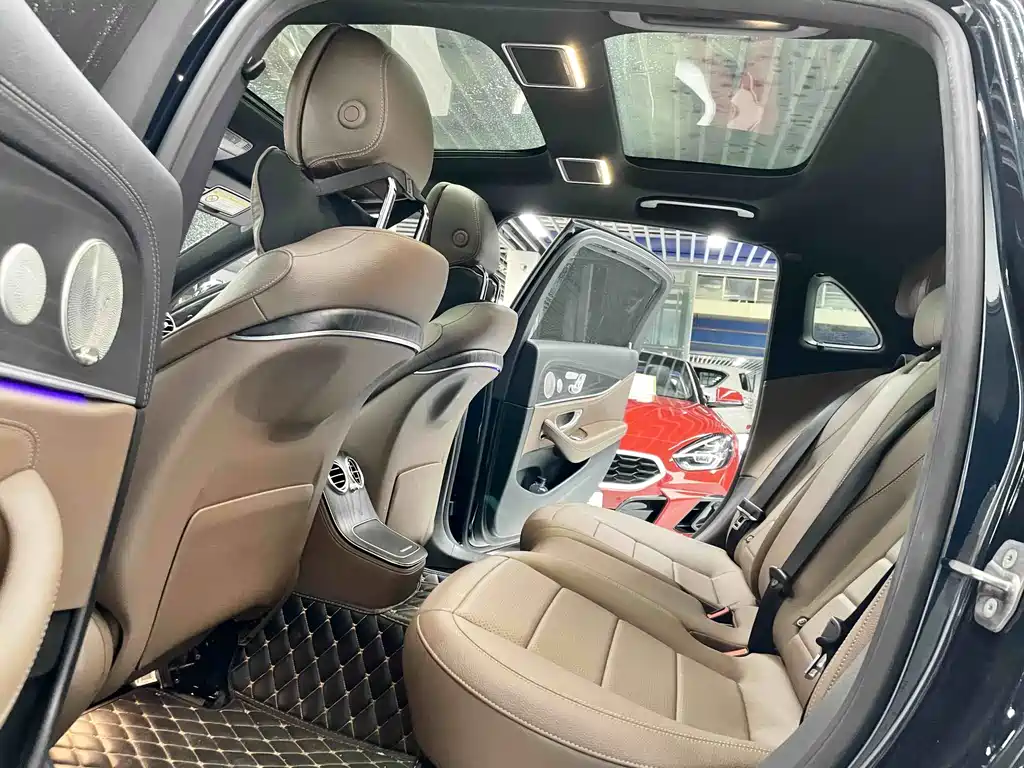 Mercedes-Benz E-Class — миниатюра 7