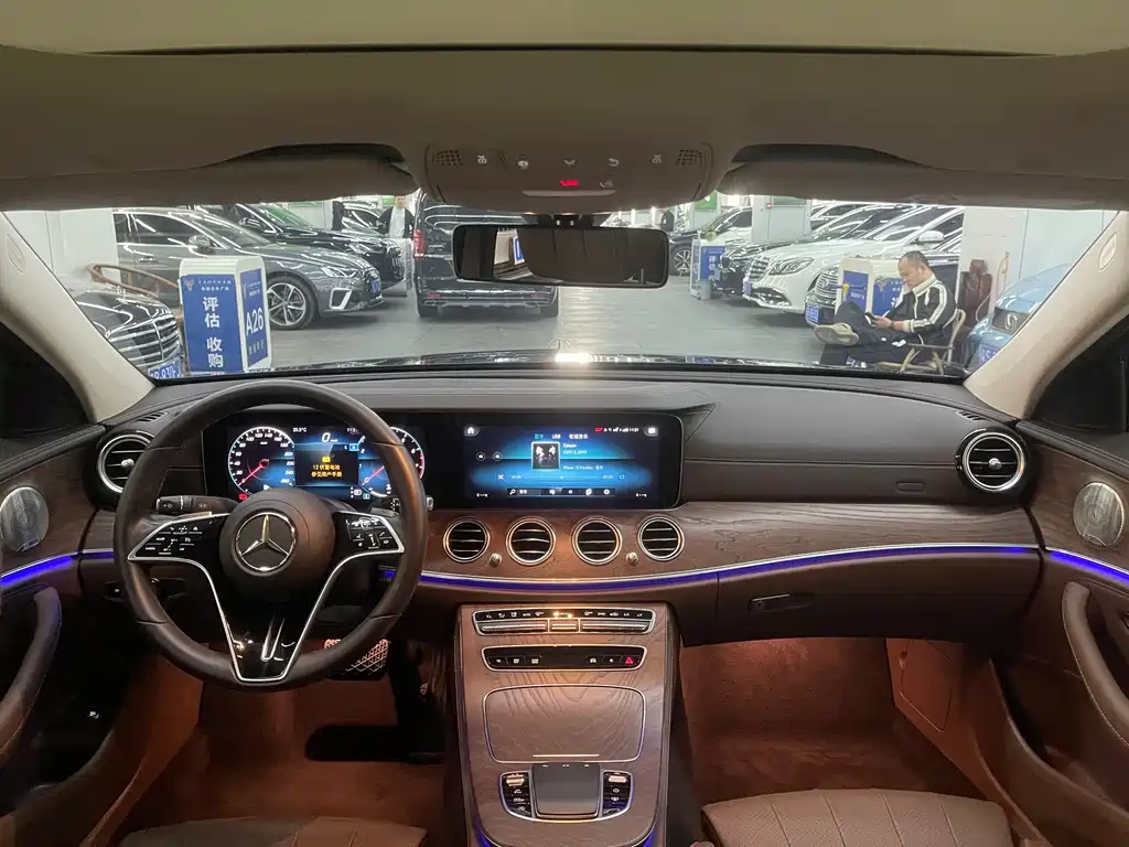 MERCEDES-BENZ E CLASS